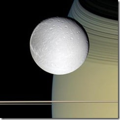 lua saturno thumb Oxigênio descoberto ao redor de lua de Saturno
