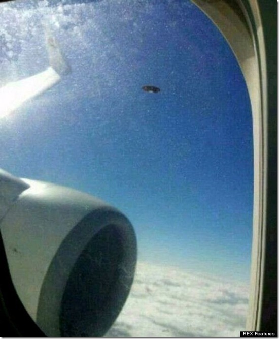 ufo aviao china thumb OVNI fotografado da janela do avião