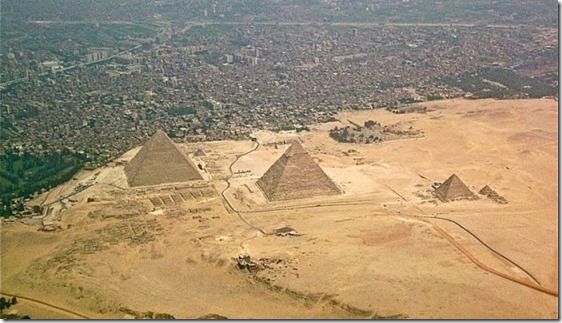 egito piramides thumb Tesouro poderá ser encontrado na Grande Pirâmide