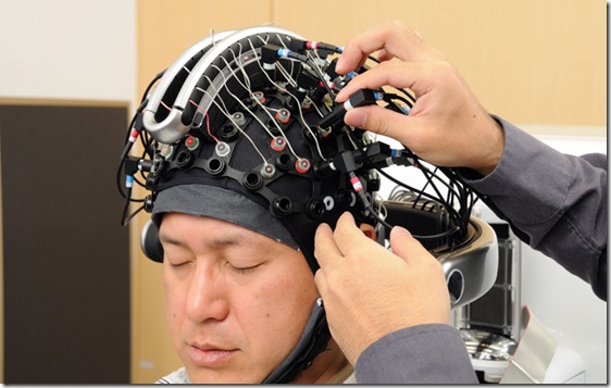 eletroencefalograma thumb Cientistas controlam o corpo de uma pessoa com cérebro de outra pessoa