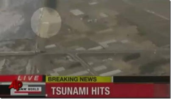 ovni tsunami thumb Extraterrestres tem nos alertado sobre terremotos?