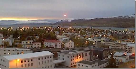 ufo islandia thumb Será que um OVNI pousou na Islândia?