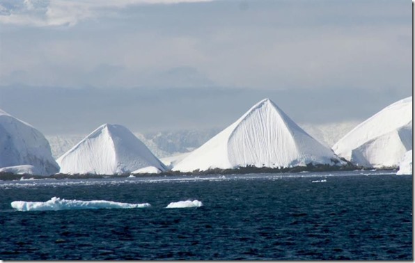 piramideantartida thumb Derretimento das geleiras na Antártida estão revelando pirâmides