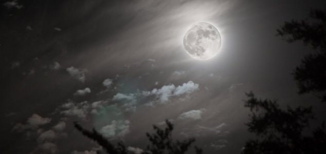 lua artificial A Lua é uma estrutura artificial?